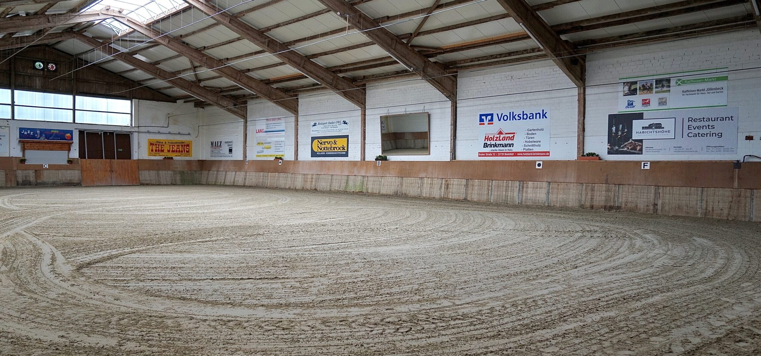 Reitanlage reithalle